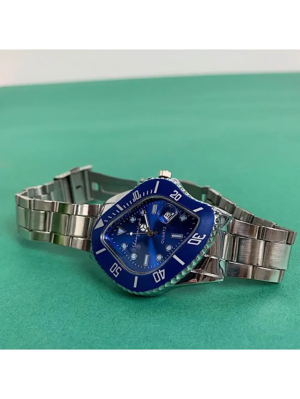 Cyber Retro Minimalist Silver Blue Stainless Steel Essential Watch 10 Inch Unise
